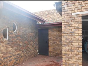 3 Bed House in Doornpoort and surrounds