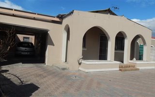 3 Bedroom House in Scottsdene