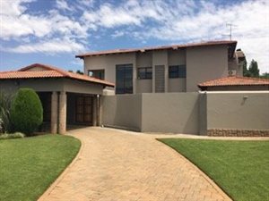 4 Bed House in Mooivallei Park