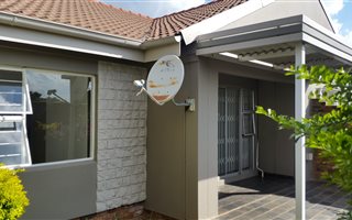 2 Bedroom Simplex in Kensington