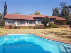 4 Bed House in Lynnwood Glen