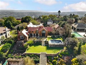 5 Bed House in Westcliff