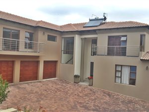 5 Bed House in Ruimsig Country Estate