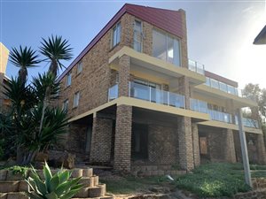 6 Bed House in Jongensfontein