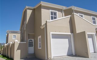 3 Bedroom Apartment in Paarl