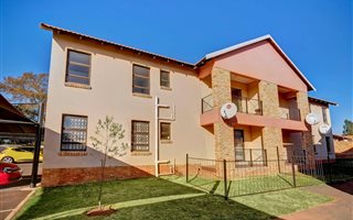 3 Bedroom Apartment in Princess AH