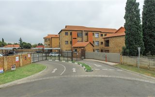 1 Bedroom Apartment in Klippoortje