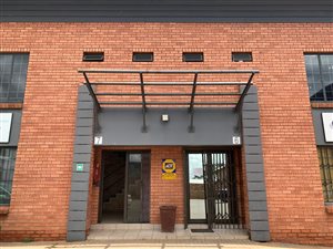 242 m² Industrial space in Hennopspark
