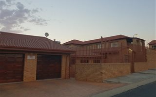 500 m² Commercial space in Lenasia South