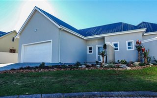 4 Bedroom House in Kingswood Golf Estate