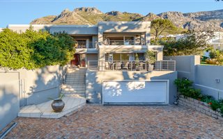 4 Bedroom House in Vredehoek
