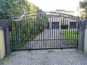 4 Bed House in Lovemore Park