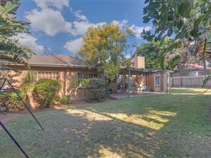 8 Bed House in Sandringham