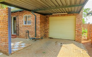 2 Bedroom Townhouse in Moreleta Park
