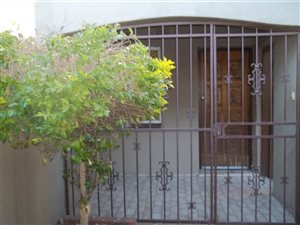 3 Bed Duplex in Lambton Gardens