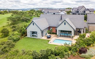 5 Bedroom House in Cotswold Downs Estate