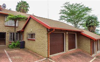4 Bedroom Duplex in Moreleta Park