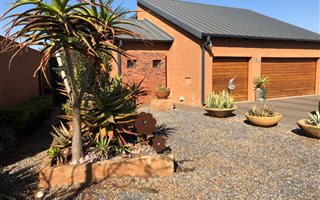 4 Bedroom House in Glen Lauriston