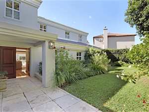 5 Bed House in Silvertree Estate