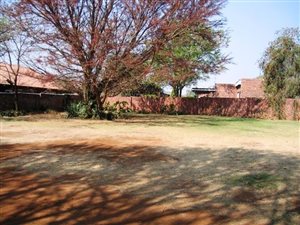 1450 m² Commercial space in Die Hoewes