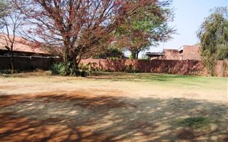 1450 m² Commercial space in Die Hoewes