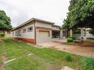 4 Bed House in Paradise