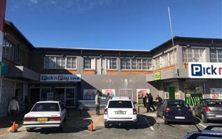 1500 m² Commercial space in Retreat
