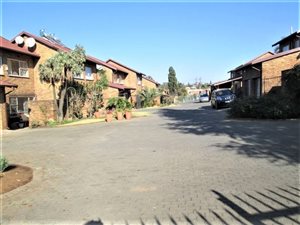 3 Bed Townhouse in Van Riebeeck Park