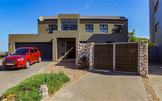 3 Bedroom House in Calypso Beach