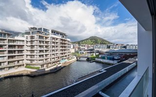 2 Bedroom Apartment in Foreshore