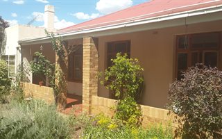 3 Bedroom House in Memorial Road Area