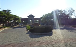 4207 m² Land available in Thornhill