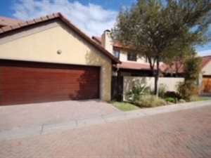 4 Bedroom Cluster in Maroeladal