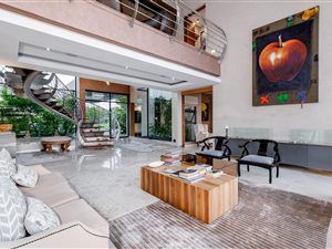 6 Bed House in Waterfall Equestrian Estate