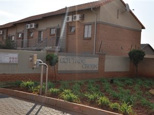 2 Bed Townhouse in Mooikloof Ridge