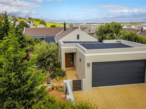 3 Bed House in Kelderhof Country Village