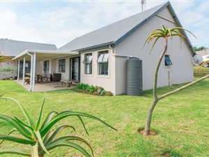 4 Bedroom House in Sheffield Beach