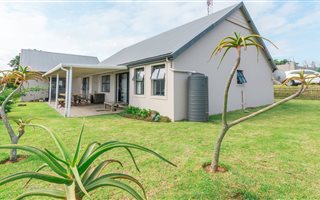 4 Bedroom House in Sheffield Beach