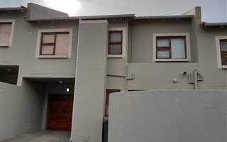 3 Bedroom Duplex in Oaklands