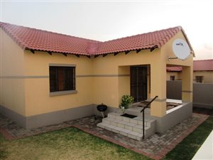 3 Bed Townhouse in Mooikloof Equestrian Estate