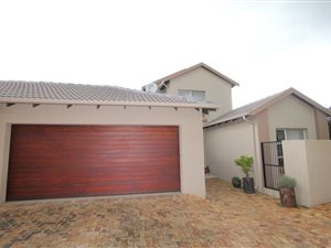 3 Bedroom Townhouse in Eagle Canyon Golf Estate