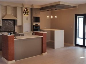 4 Bed Cluster in Menlo Park