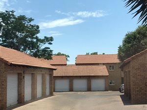 2 Bed House in Boardwalk