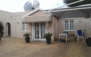 2 Bedroom Garden Cottage in Morninghill