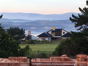 716 m² Land available in Arabella Country Estate