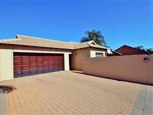 2 Bed Townhouse in Wierda Crest Estate