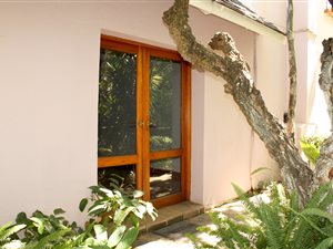 1 Bed Garden Cottage in Baileys Muckleneuk