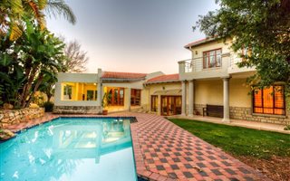 8 Bedroom House in Weltevreden Park
