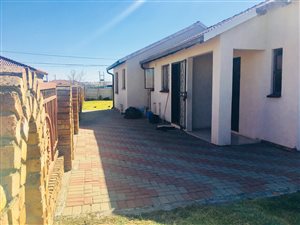 3 Bed House in Embalenhle