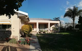 4 Bedroom House in Vrykyk